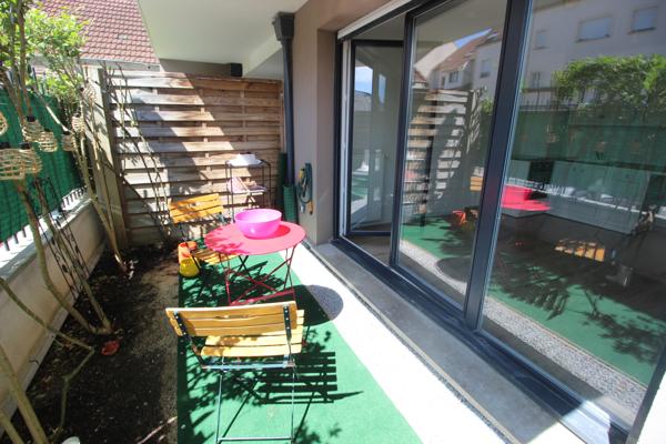 Centre ville de Quincy sous sénart : F2 avec jardinet et parking