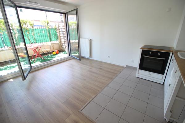Centre ville de Quincy sous sénart : F2 avec jardinet et parking
