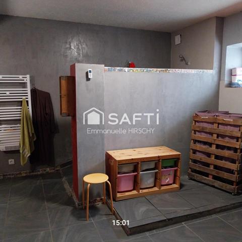 Corps de ferme situé sur un terrain de 2500m2.