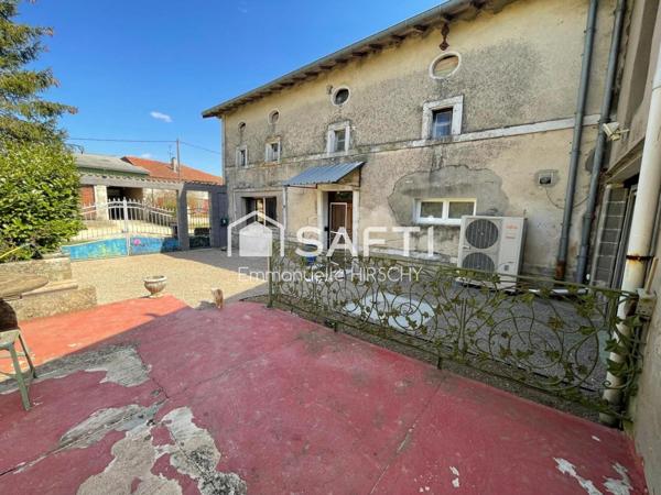 Corps de ferme situé sur un terrain de 2500m2.