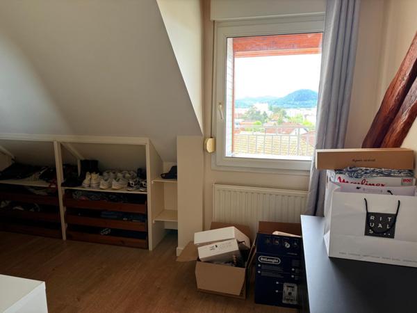 Appartement en duplex de 83 m2, 2 ch, balcon-terrasse.