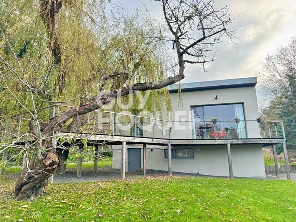 MAISON MODERNE AVEC BEAU JARDIN - VUE MER