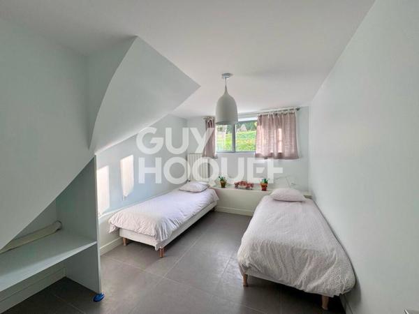 MAISON MODERNE AVEC BEAU JARDIN - VUE MER