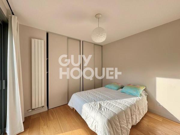 MAISON MODERNE AVEC BEAU JARDIN - VUE MER