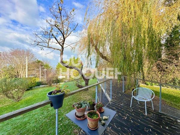 MAISON MODERNE AVEC BEAU JARDIN - VUE MER