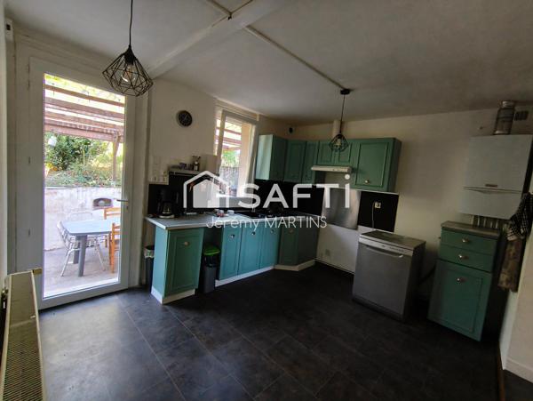 Maison avec jardin, terrasse et 2 accès - fort potentiel
