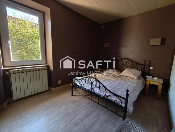 Maison avec jardin, terrasse et 2 accès - fort potentiel