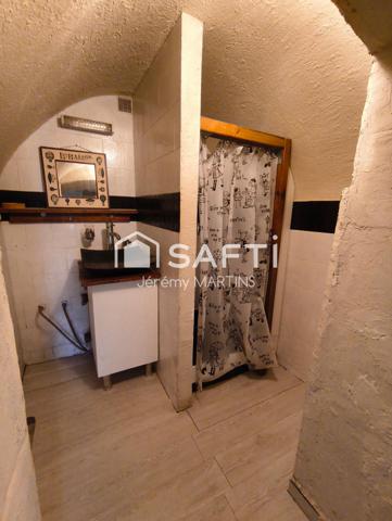 Maison avec jardin, terrasse et 2 accès - fort potentiel