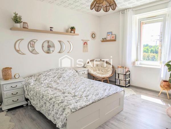 Maison avec 4 chambres, 2 terrasses et grand jardin !