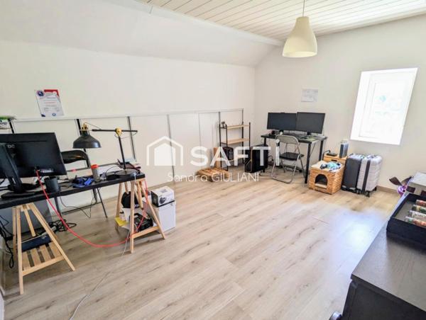 Maison avec 4 chambres, 2 terrasses et grand jardin !