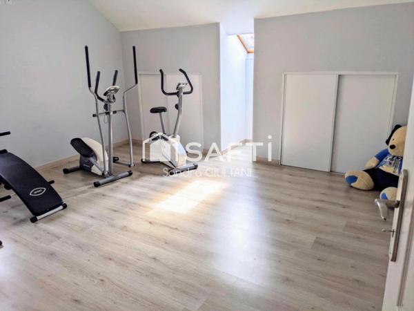 Maison avec 4 chambres, 2 terrasses et grand jardin !