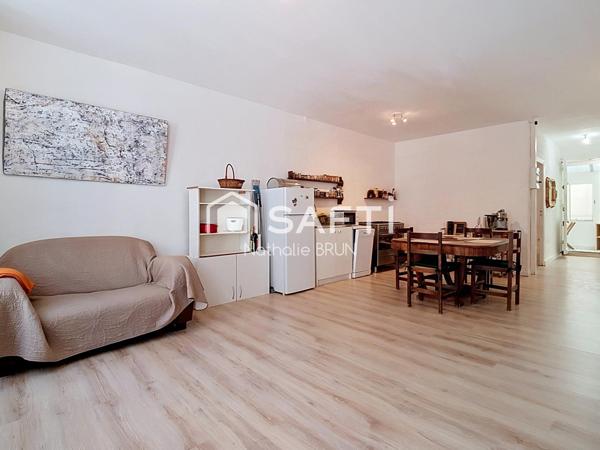Maison de ville de 77 m² avec cour et garage de 50m²
