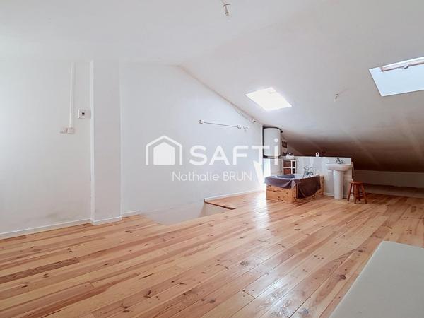 Maison de ville de 77 m² avec cour et garage de 50m²