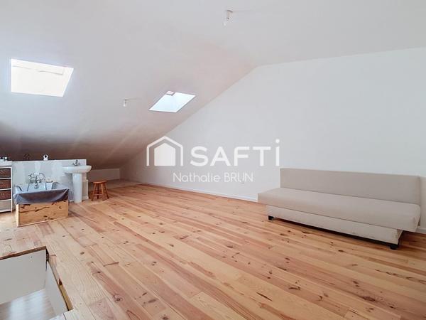 Maison de ville de 77 m² avec cour et garage de 50m²
