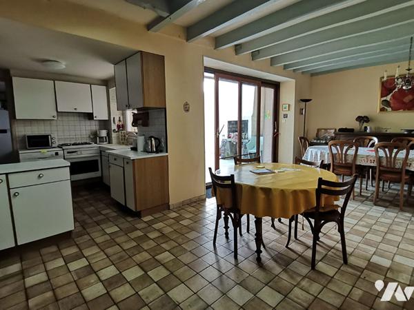 MONTFORT SUR MEU - Maison de ville en centre historique, 169 m² hab., 5 chambres