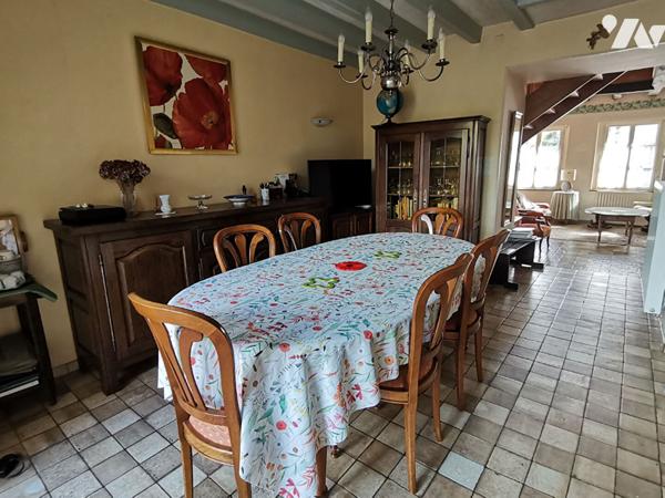 MONTFORT SUR MEU - Maison de ville en centre historique, 169 m² hab., 5 chambres