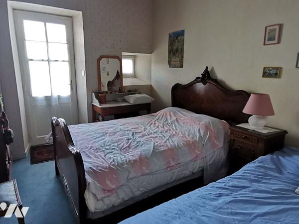 MONTFORT SUR MEU - Maison de ville en centre historique, 169 m² hab., 5 chambres