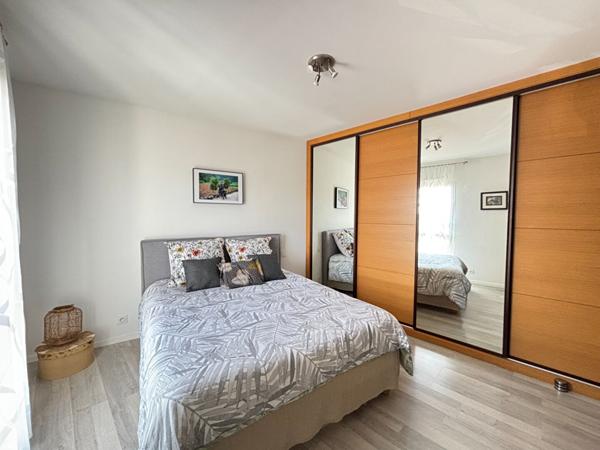 Maison contemporaine à vendre à Bourgbarré - 6 pièces, 4 chambres, 202 m²