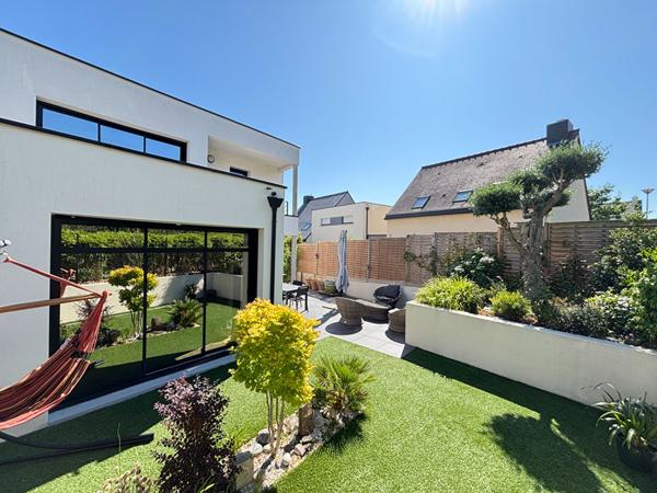 Maison contemporaine à vendre à Bourgbarré - 6 pièces, 4 chambres, 202 m²