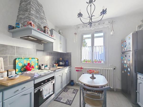 Jolie maison de plain-pied avec jardin