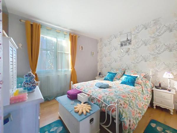 Jolie maison de plain-pied avec jardin