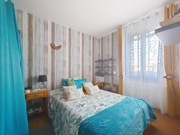 Jolie maison de plain-pied avec jardin