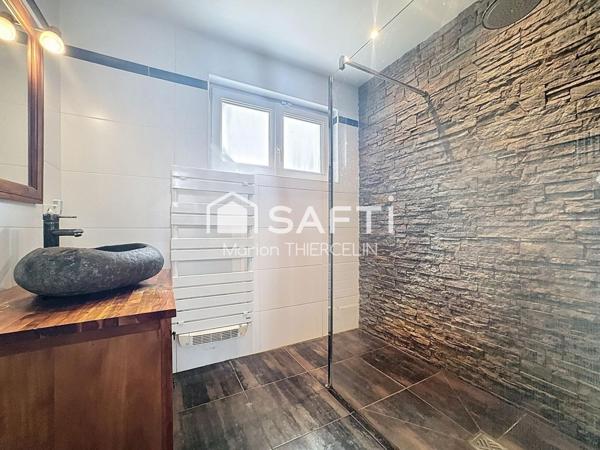 Belle longère familiale de 147m² environ située dans un environnement naturel et calme