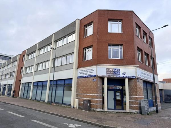 Vente                                                      Bureau
                        
                     23 pièces                      456 m2                     à Lille