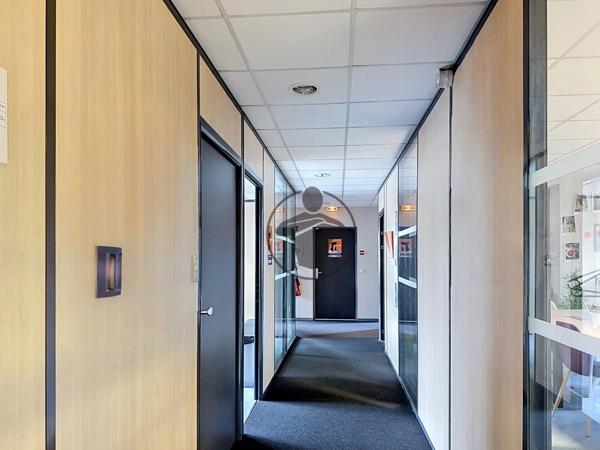 Vente                                                      Bureau
                        
                     23 pièces                      456 m2                     à Lille