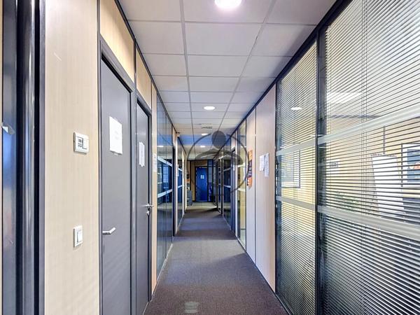 Vente                                                      Bureau
                        
                     23 pièces                      456 m2                     à Lille