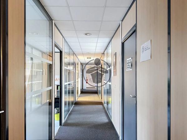 Vente                                                      Bureau
                        
                     23 pièces                      456 m2                     à Lille