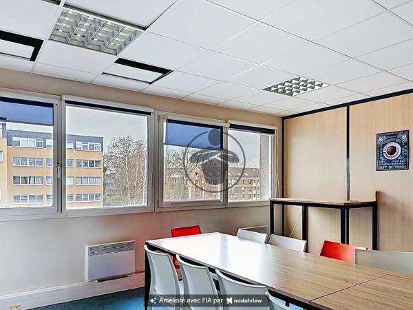 Vente                                                      Bureau
                        
                     23 pièces                      456 m2                     à Lille