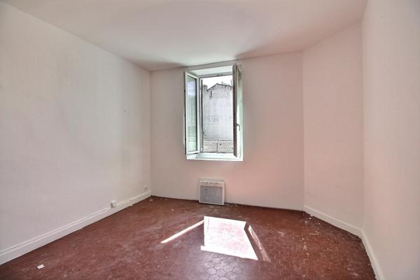 Marseille (13003) Facultés Saint Charles T1/2