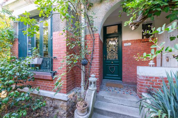 Maison
         4 pièces
        - 73 m² Exclusivité 640 000 € *