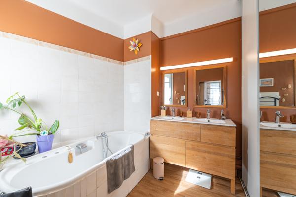 Maison
         4 pièces
        - 73 m² Exclusivité 640 000 € *