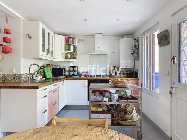 Maison
         3 pièces
        - 72 m² Exclusivité 432 000 € *