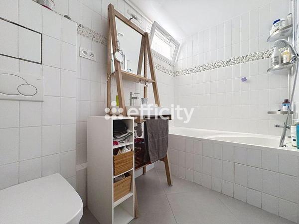 Maison
         3 pièces
        - 72 m² Exclusivité 432 000 € *