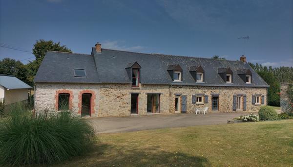Janzé (35150) Grande maison en pierres de 300 m² avec terrain, hangar, étang et bois* Parfaite pour une grande famille ou un