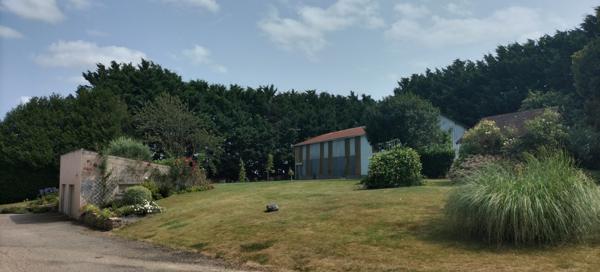 Janzé (35150) Grande maison en pierres de 300 m² avec terrain, hangar, étang et bois* Parfaite pour une grande famille ou un