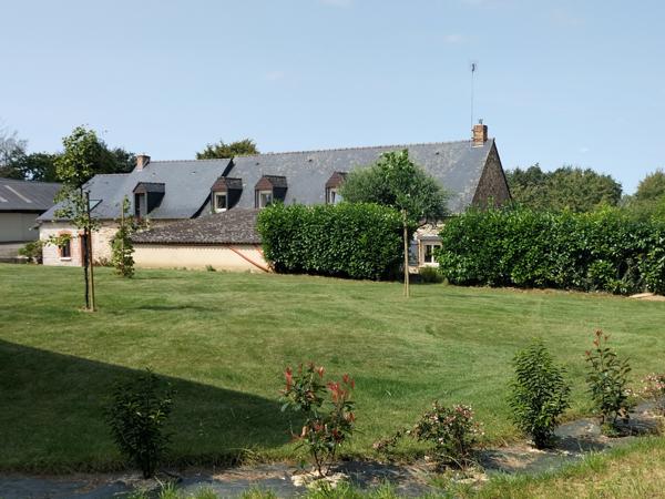 Janzé (35150) Grande maison en pierres de 300 m² avec terrain, hangar, étang et bois* Parfaite pour une grande famille ou un