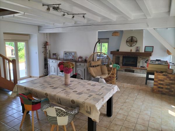 Janzé (35150) Grande maison en pierres de 300 m² avec terrain, hangar, étang et bois* Parfaite pour une grande famille ou un