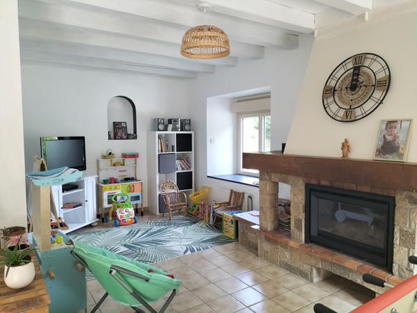 Janzé (35150) Grande maison en pierres de 300 m² avec terrain, hangar, étang et bois* Parfaite pour une grande famille ou un