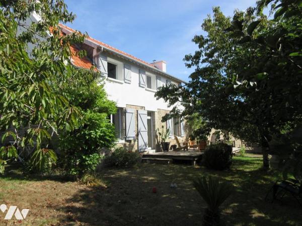 MAGNIFIQUE PROPRIETE DE CHARME SURPLOMBANT LE SCORFF