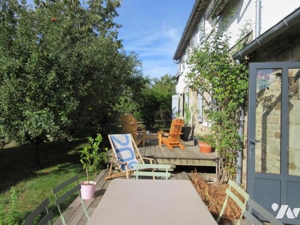 MAGNIFIQUE PROPRIETE DE CHARME SURPLOMBANT LE SCORFF