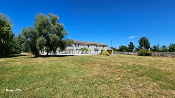 Maison - 11 pièces - 400 m²