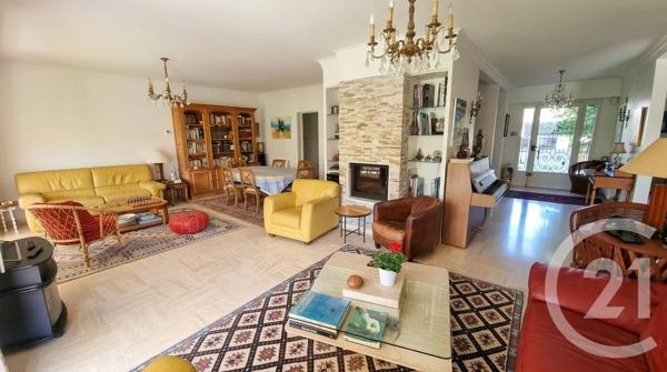 Maison à vendre  8 pièces - 183,77 m 2   ST MAUR DES FOSSES  - 94