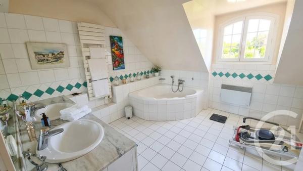 Maison à vendre  8 pièces - 183,77 m 2   ST MAUR DES FOSSES  - 94