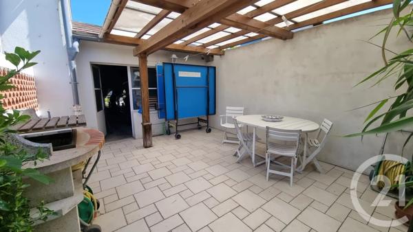 Maison à vendre  8 pièces - 183,77 m 2   ST MAUR DES FOSSES  - 94