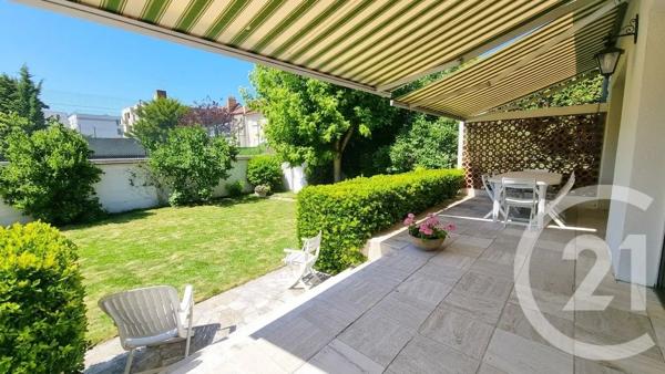 Maison à vendre  8 pièces - 183,77 m 2   ST MAUR DES FOSSES  - 94