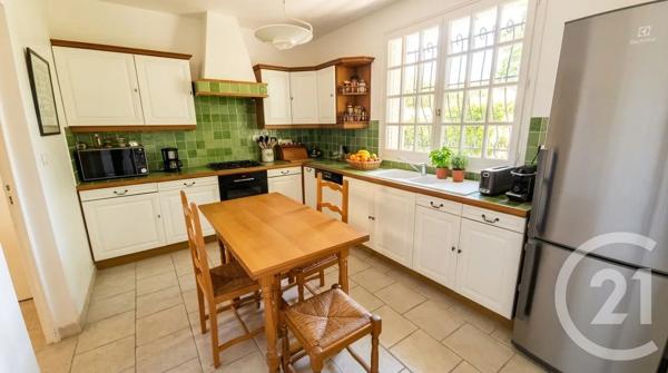 Maison à vendre  8 pièces - 183,77 m 2   ST MAUR DES FOSSES  - 94